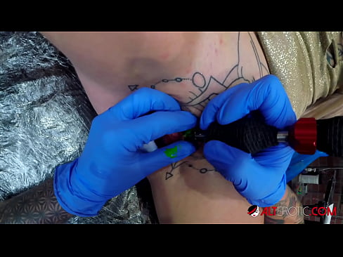 ❤️ Itin tatuiruota karšta Sully Savage gavo tatuiruotę ant savo klitorio ️❌ Porno prie porno lt.classicmebel21.ru ☑